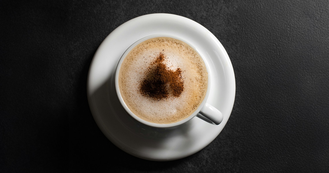 Una taza de cappuccino